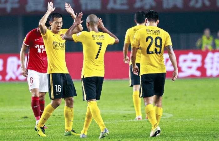 问鼎平台 -莱比锡内部会议纪要流出——加时末段再遭质疑,亚冠使命明确,阵容厚度经受考验的简单介绍