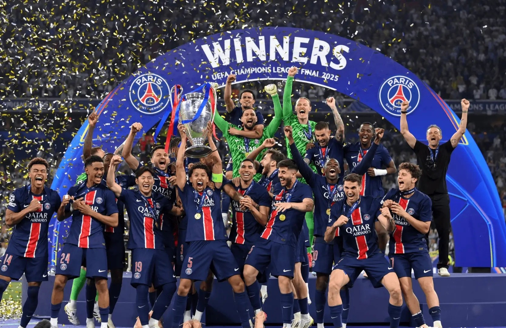 问鼎体育平台 -清晨突围战来临，曼联围绕法国杯止住颓势，压力陡增，球队文化再被提及(速成围棋初级篇适合几段)